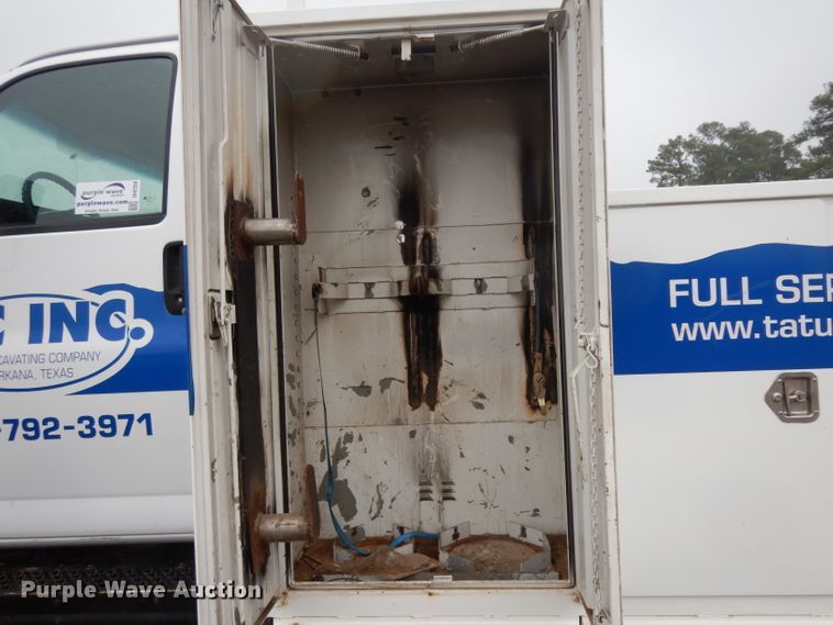 image for item DH2358 2003 Chevrolet C7500 utility truck