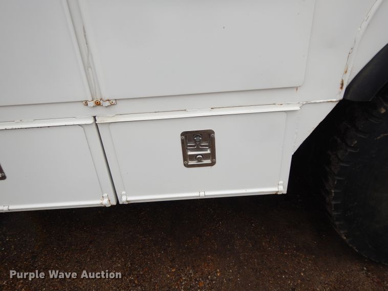 image for item DH2358 2003 Chevrolet C7500 utility truck