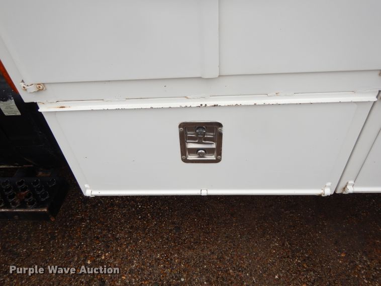 image for item DH2358 2003 Chevrolet C7500 utility truck