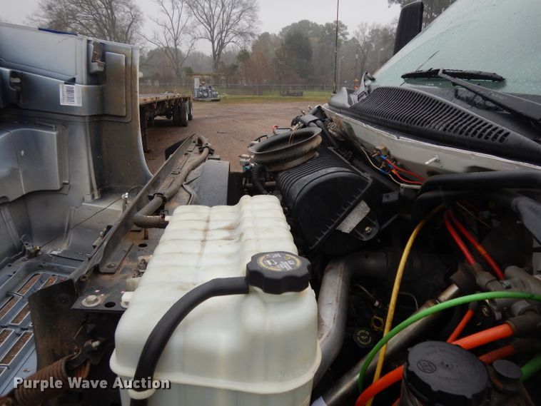 image for item DH2358 2003 Chevrolet C7500 utility truck
