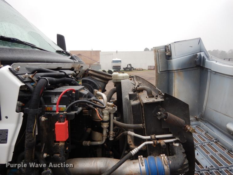 image for item DH2358 2003 Chevrolet C7500 utility truck