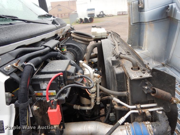 image for item DH2358 2003 Chevrolet C7500 utility truck