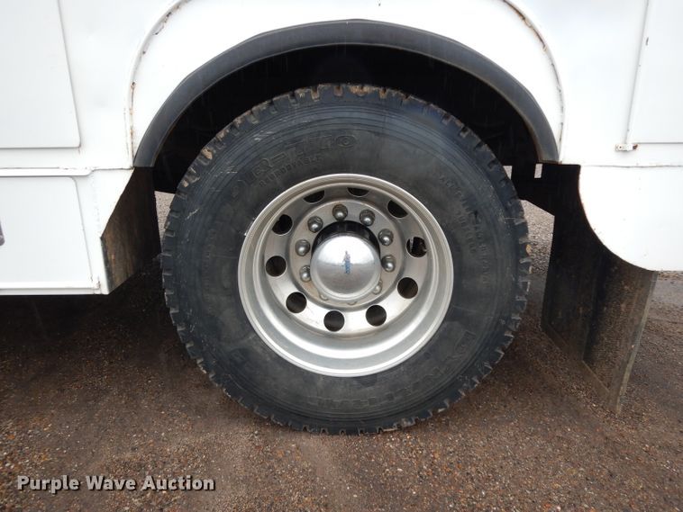 image for item DH2358 2003 Chevrolet C7500 utility truck