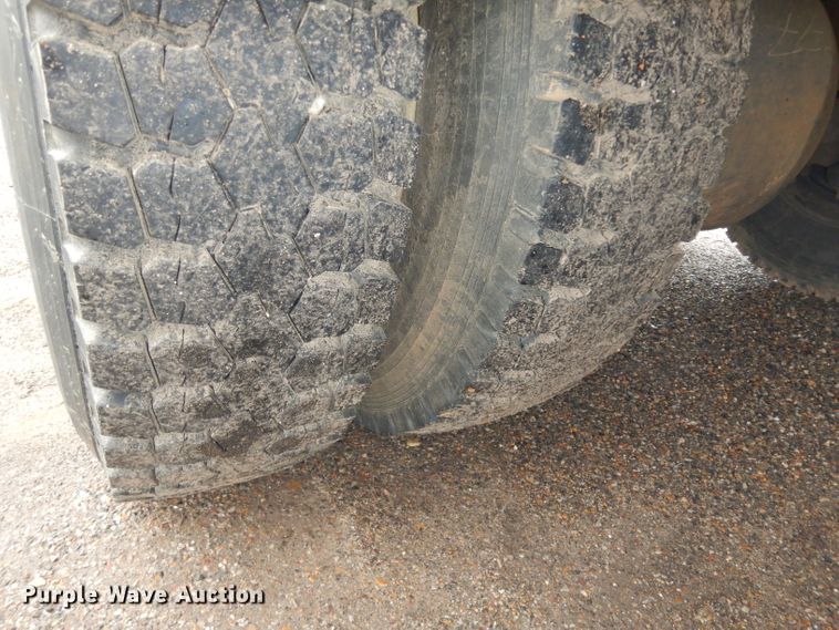 image for item DH2358 2003 Chevrolet C7500 utility truck