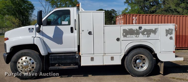 image for item DH2358 2003 Chevrolet C7500 utility truck