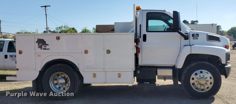 image for item DH2358 2003 Chevrolet C7500 utility truck