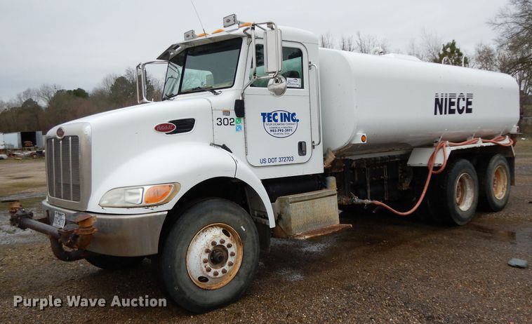 image for item DH2362 2006 Peterbilt 335 water truck