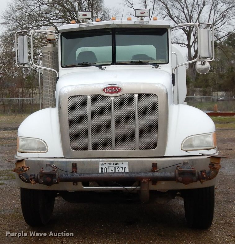 image for item DH2362 2006 Peterbilt 335 water truck