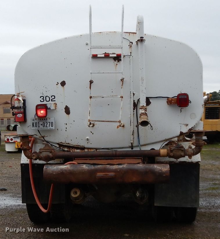 image for item DH2362 2006 Peterbilt 335 water truck