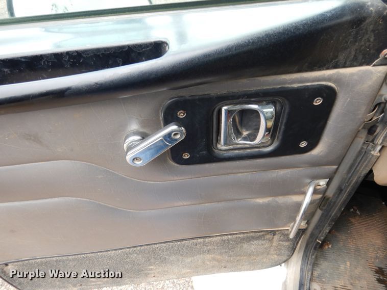 image for item DH2362 2006 Peterbilt 335 water truck