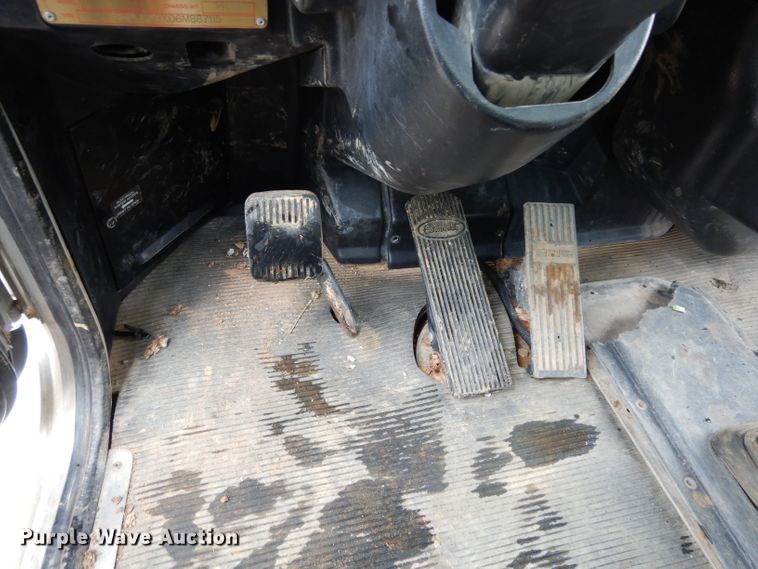 image for item DH2362 2006 Peterbilt 335 water truck