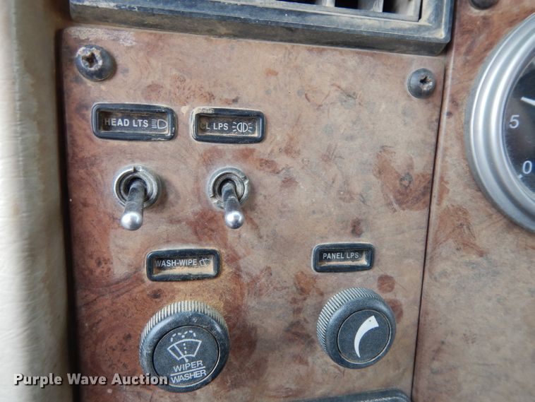 image for item DH2362 2006 Peterbilt 335 water truck