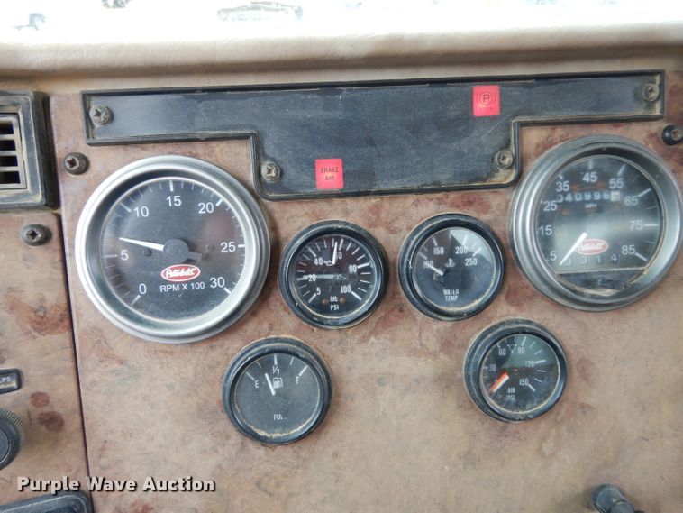 image for item DH2362 2006 Peterbilt 335 water truck