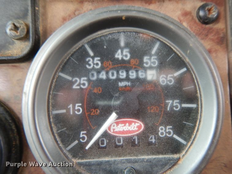 image for item DH2362 2006 Peterbilt 335 water truck