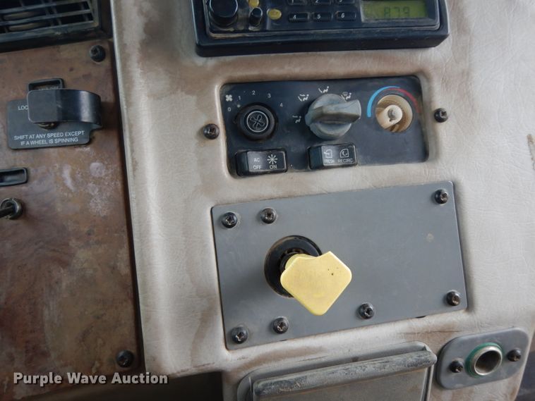 image for item DH2362 2006 Peterbilt 335 water truck