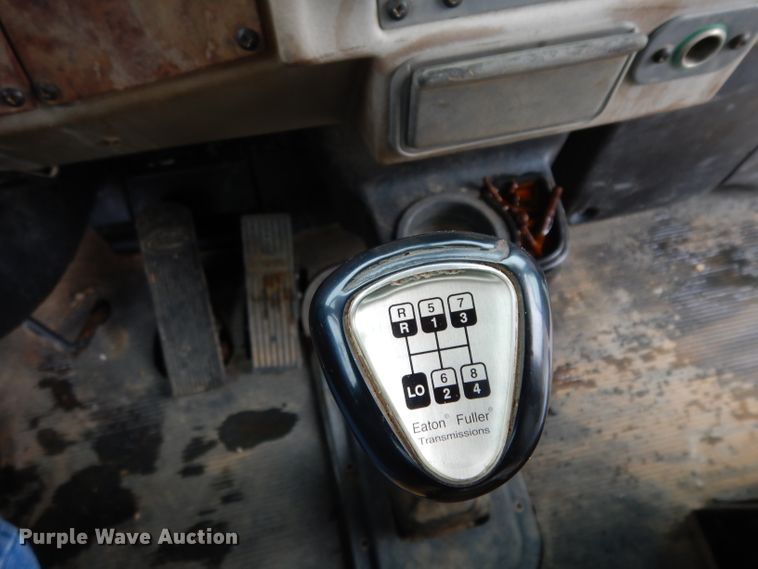 image for item DH2362 2006 Peterbilt 335 water truck