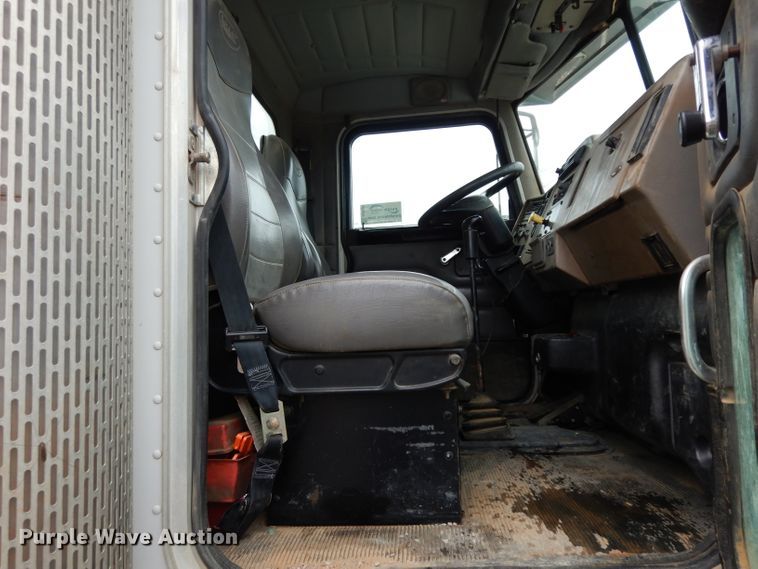 image for item DH2362 2006 Peterbilt 335 water truck