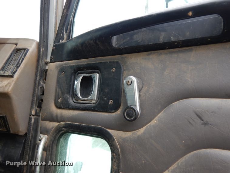 image for item DH2362 2006 Peterbilt 335 water truck