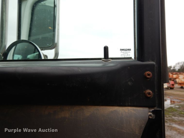 image for item DH2362 2006 Peterbilt 335 water truck