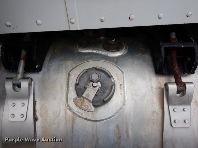 image for item DH2362 2006 Peterbilt 335 water truck