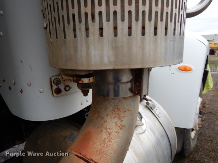 image for item DH2362 2006 Peterbilt 335 water truck