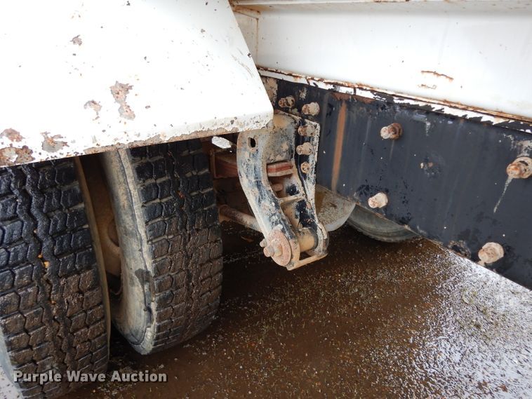 image for item DH2362 2006 Peterbilt 335 water truck