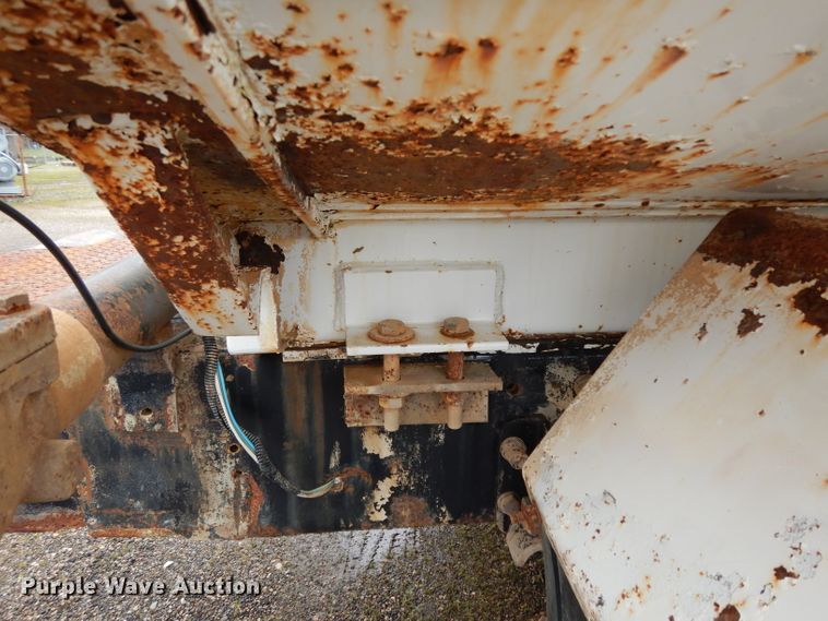 image for item DH2362 2006 Peterbilt 335 water truck