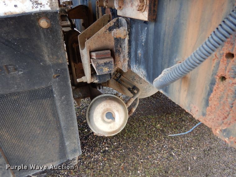 image for item DH2362 2006 Peterbilt 335 water truck