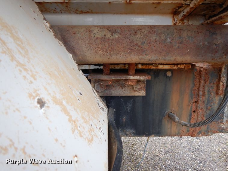 image for item DH2362 2006 Peterbilt 335 water truck