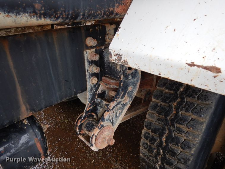 image for item DH2362 2006 Peterbilt 335 water truck