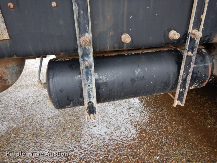 image for item DH2362 2006 Peterbilt 335 water truck