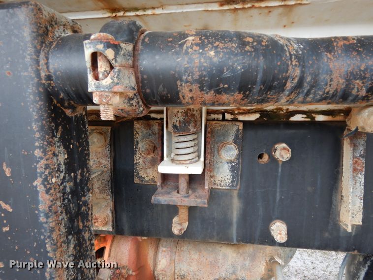 image for item DH2362 2006 Peterbilt 335 water truck