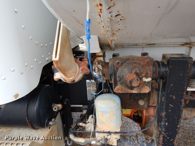 image for item DH2362 2006 Peterbilt 335 water truck