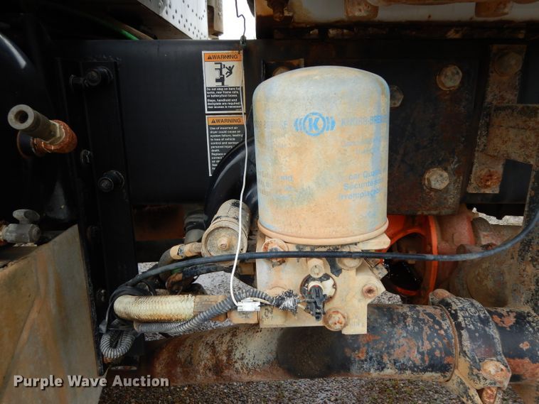 image for item DH2362 2006 Peterbilt 335 water truck