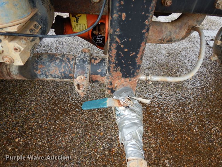 image for item DH2362 2006 Peterbilt 335 water truck