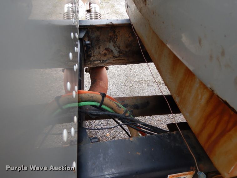 image for item DH2362 2006 Peterbilt 335 water truck