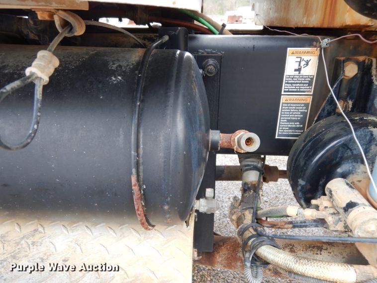 image for item DH2362 2006 Peterbilt 335 water truck