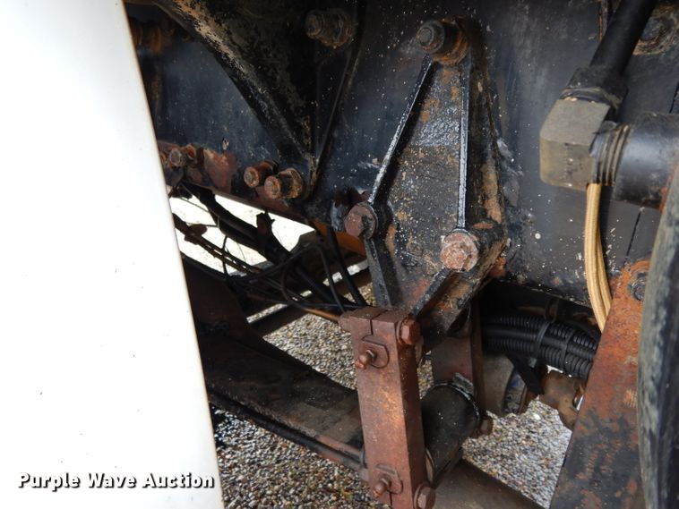 image for item DH2362 2006 Peterbilt 335 water truck