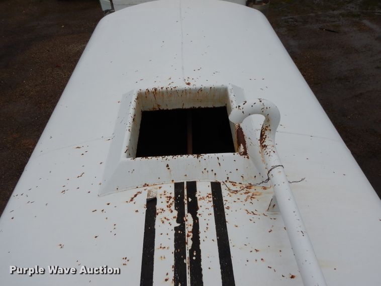 image for item DH2362 2006 Peterbilt 335 water truck