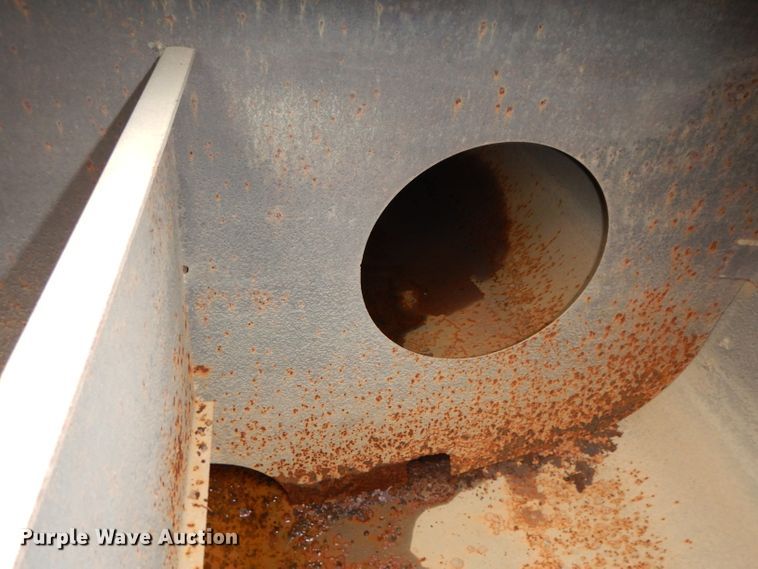 image for item DH2362 2006 Peterbilt 335 water truck