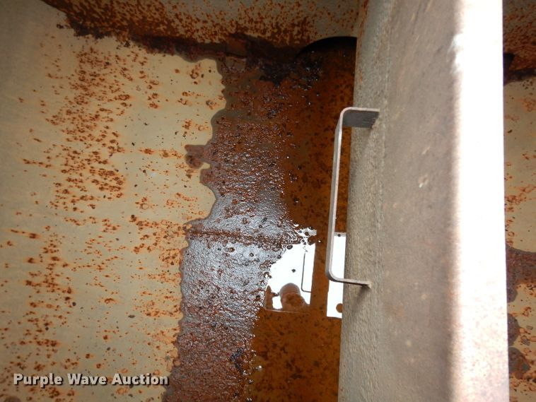 image for item DH2362 2006 Peterbilt 335 water truck