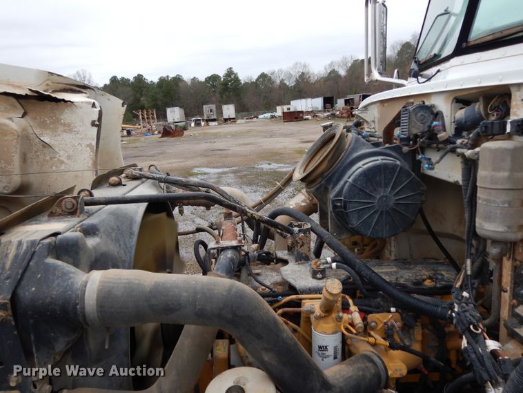 image for item DH2362 2006 Peterbilt 335 water truck