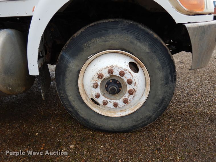 image for item DH2362 2006 Peterbilt 335 water truck