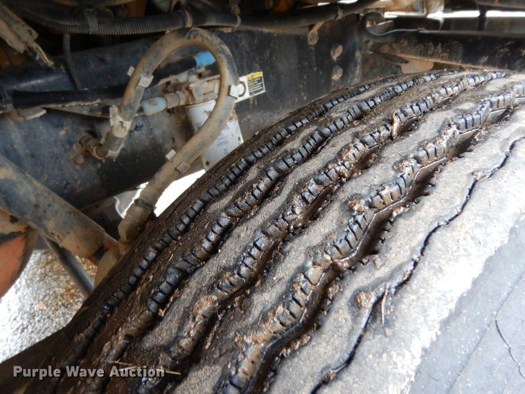 image for item DH2362 2006 Peterbilt 335 water truck