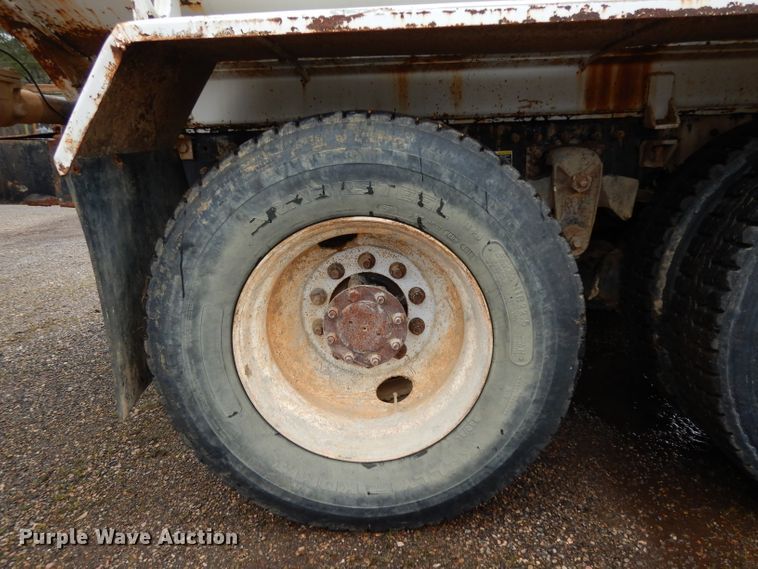 image for item DH2362 2006 Peterbilt 335 water truck