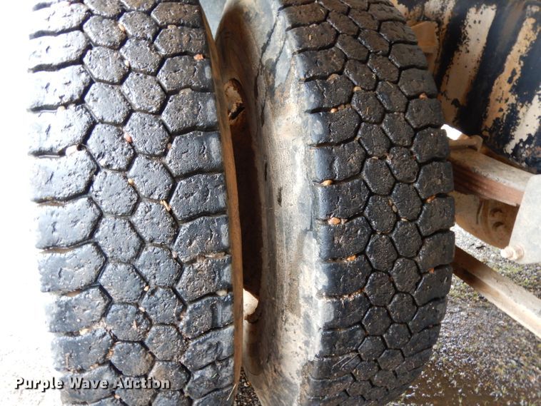 image for item DH2362 2006 Peterbilt 335 water truck