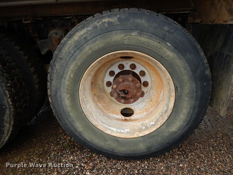 image for item DH2362 2006 Peterbilt 335 water truck