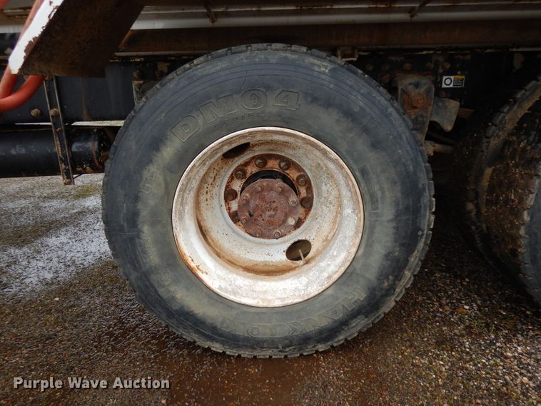 image for item DH2362 2006 Peterbilt 335 water truck