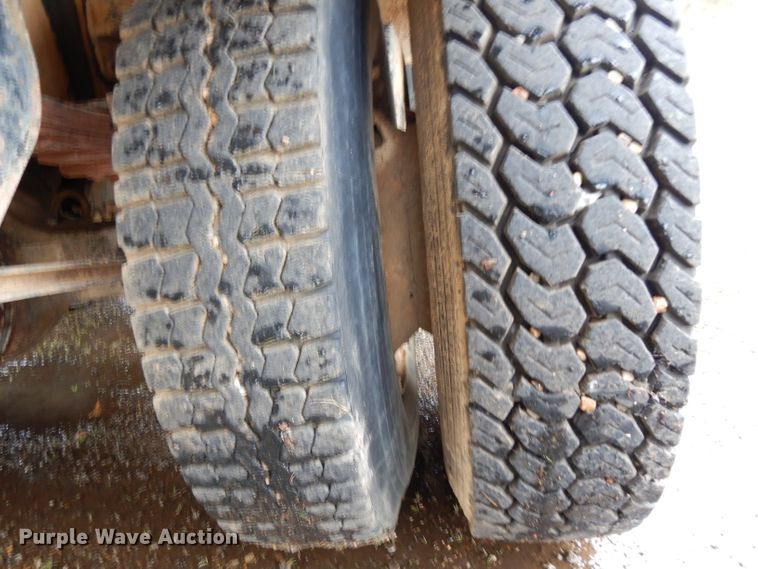 image for item DH2362 2006 Peterbilt 335 water truck