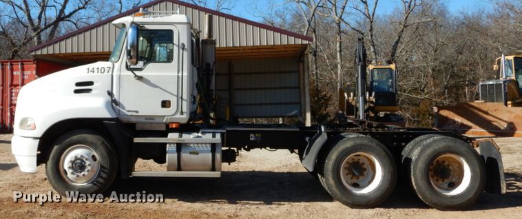 image for item DH5069 2004 Mack CX613 semi truck